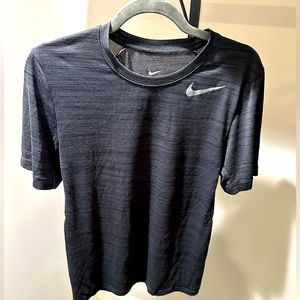 Like new Nike Dri-fit gray tee